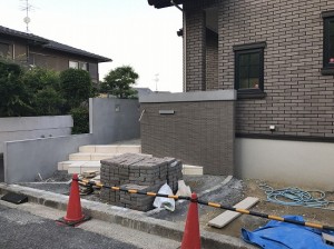 外構工事で石貼を行いました