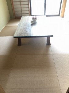 和室にはへりのない琉球畳を使用しました。